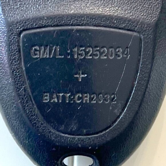 2005-2012 GM OEM / 4-Button Keyless Entry Remote / PN: 15252034 - Picture 3 of 4